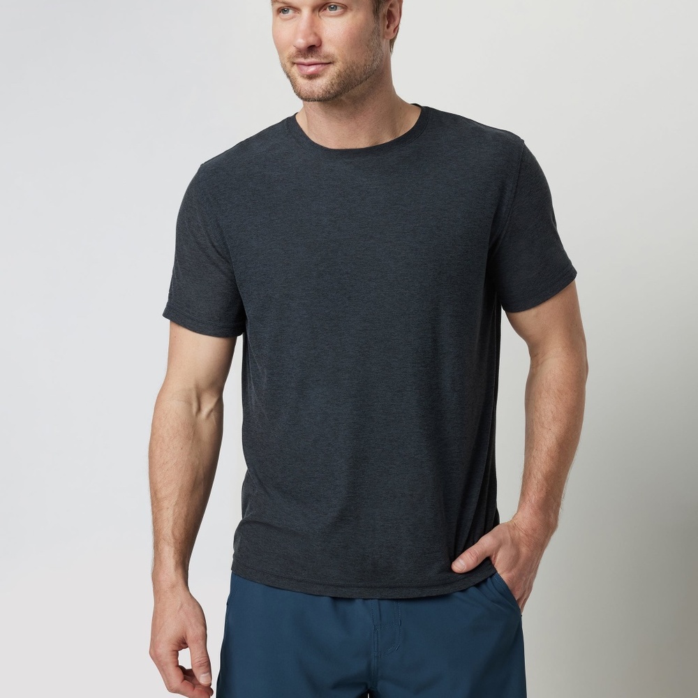 Vuori Strato Tech Tee Men's Performance Shirt | Size Medium